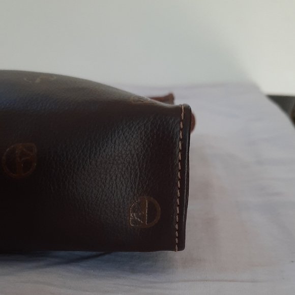 Elegant Black and Brown Toiletry Bag - Picture 5 of 10